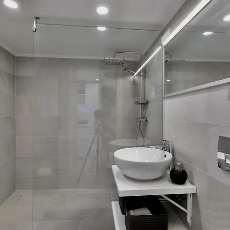 Venari Apartments, غييكا