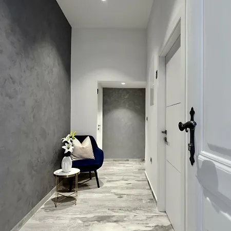 Venari Apartments,